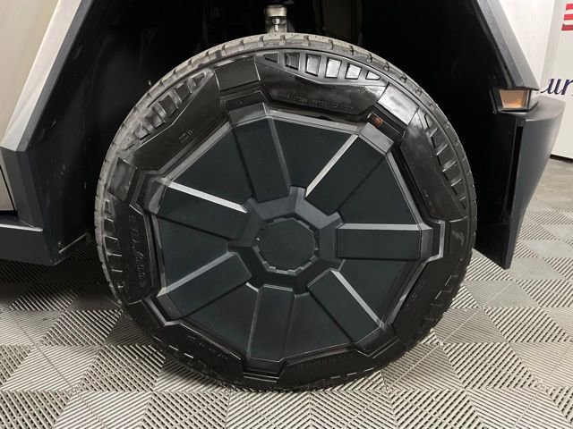 Used 2024 Tesla Cybertruck AWD Crew Cab image 9