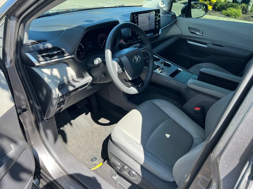 Certified 2022 Toyota Sienna Limited AWD/4WD image 12