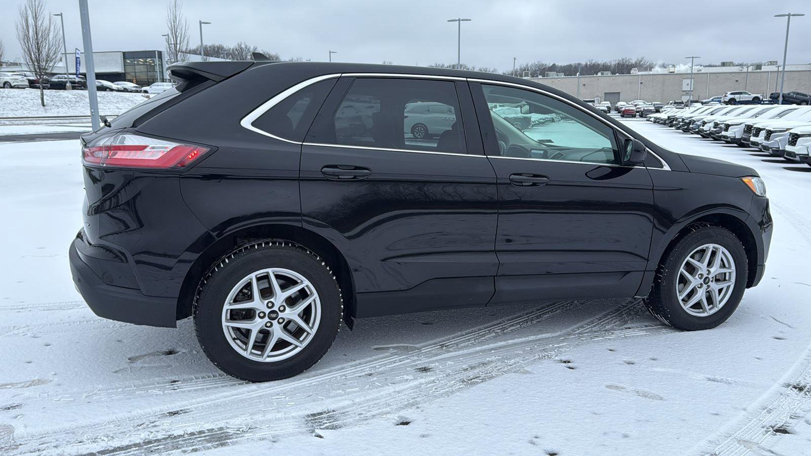 Used 2023 Ford Edge SEL image 5