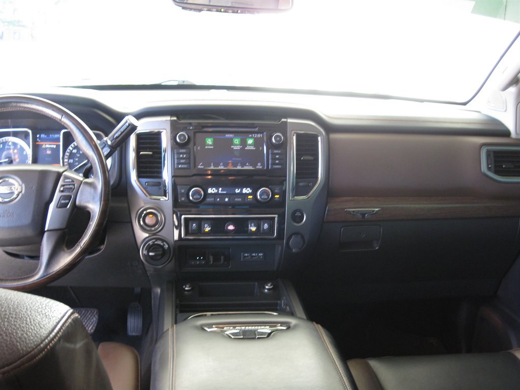 Used 2019 Nissan Titan Platinum Reserve image 26