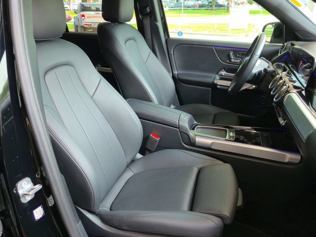 Used 2024 Mercedes-Benz GLB 250 image 33