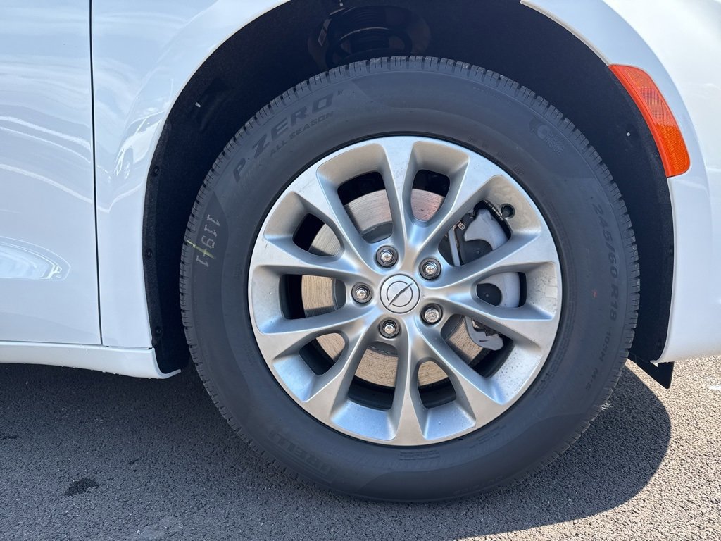 New 2026 Chrysler Pacifica Select image 9