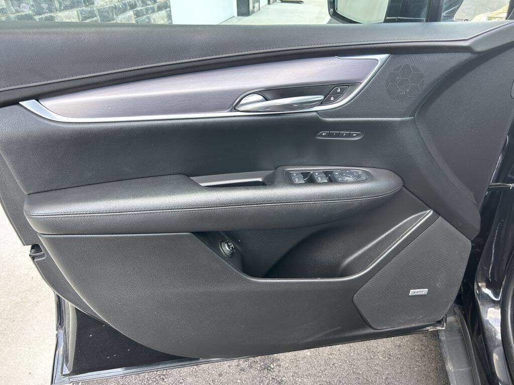 Used 2017 Cadillac XT5 Luxury w/ Driver Awareness Package AWD/4WD image 10
