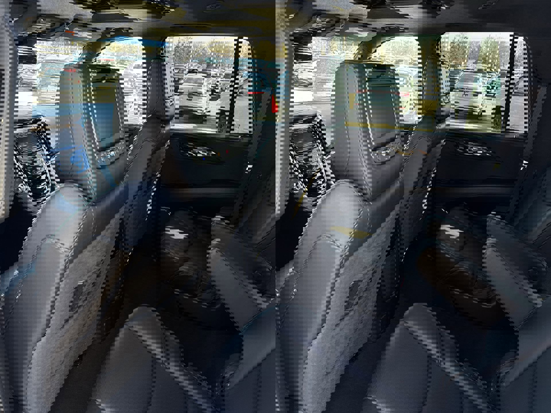 Used 2017 Cadillac Escalade Platinum image 22