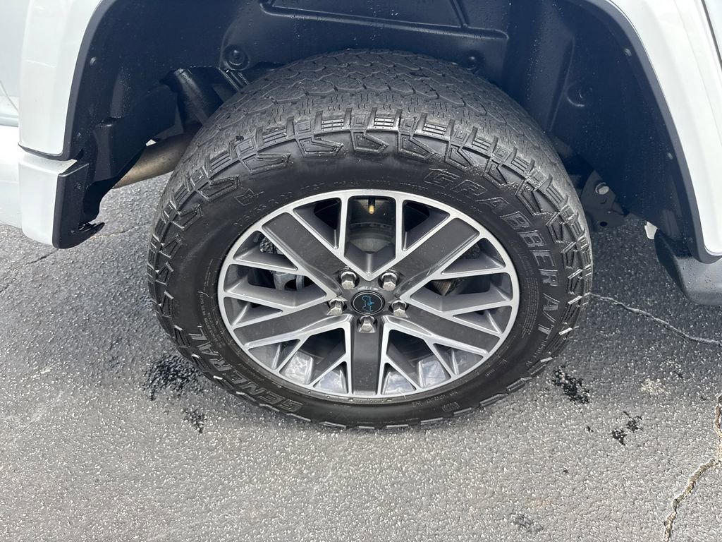 Used 2024 Jeep Wrangler High Altitude AWD/4WD image 18