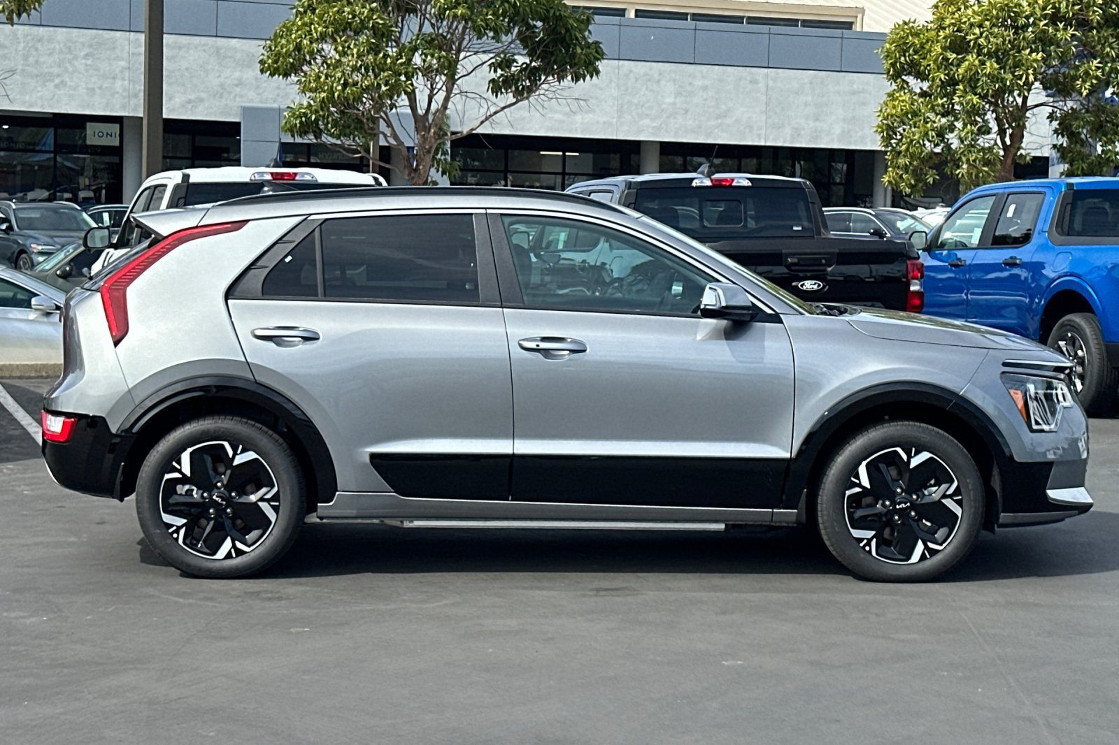 New 2026 Kia Niro Wind FWD image 3