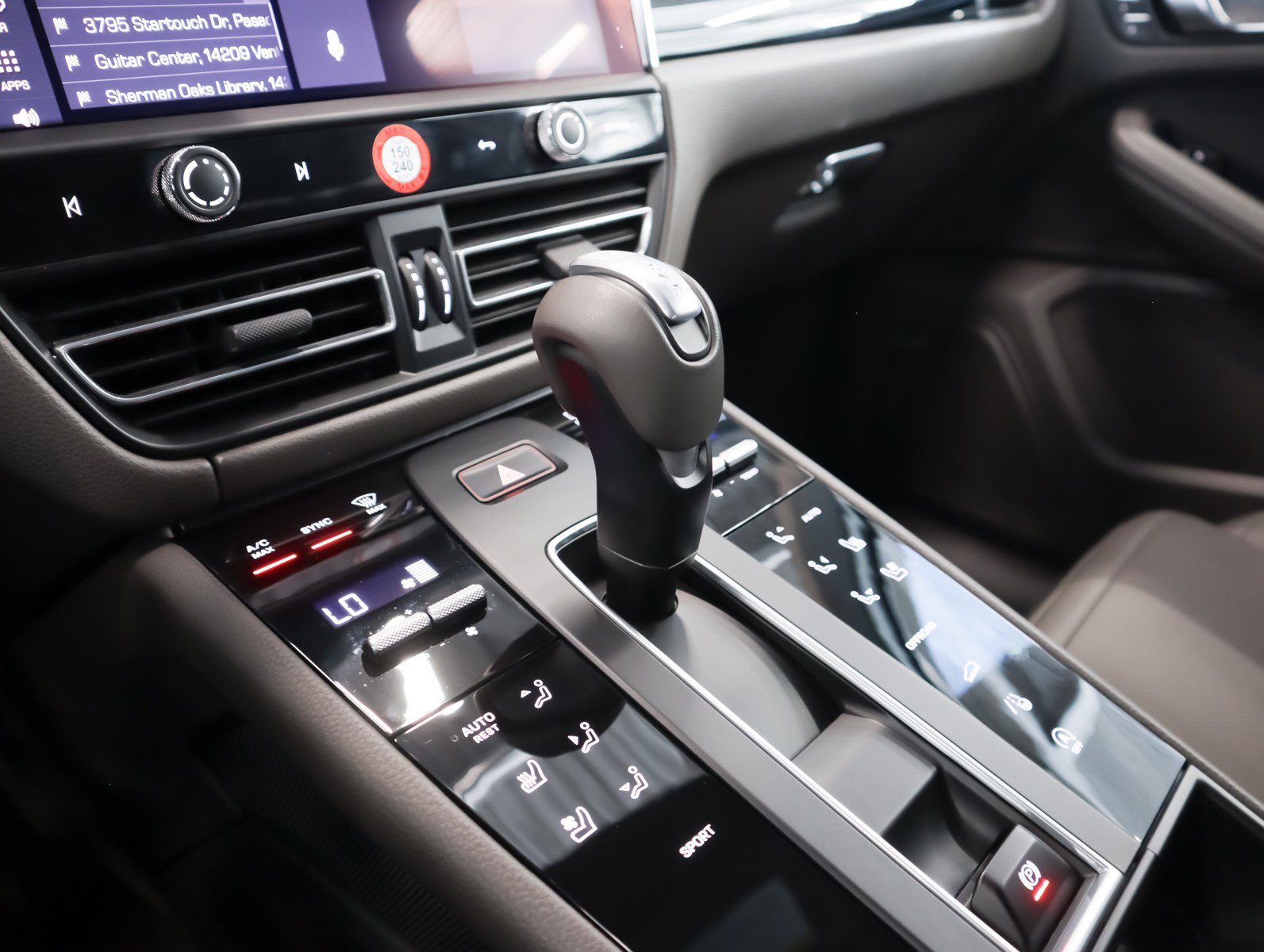 Used 2025 Porsche Macan image 15