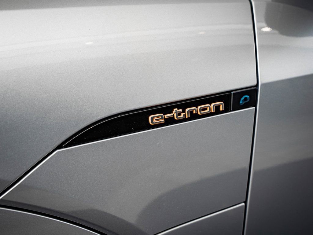 Used 2022 Audi e-tron Premium w/ Convenience Plus Package image 9