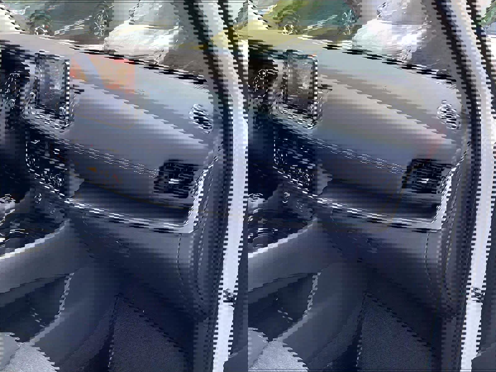 Used 2023 Nissan Rogue SV image 18