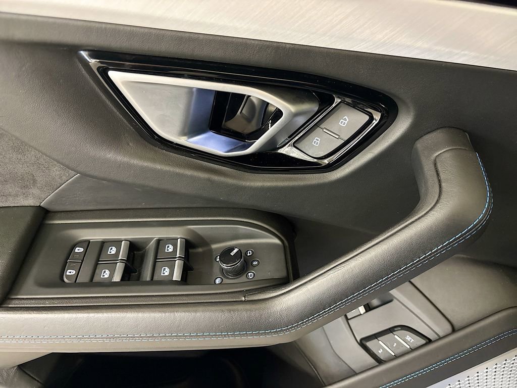 Used 2021 Lamborghini Urus image 21