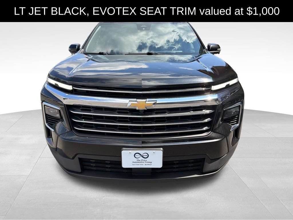 Used 2025 Chevrolet Traverse LT AWD/4WD image 2