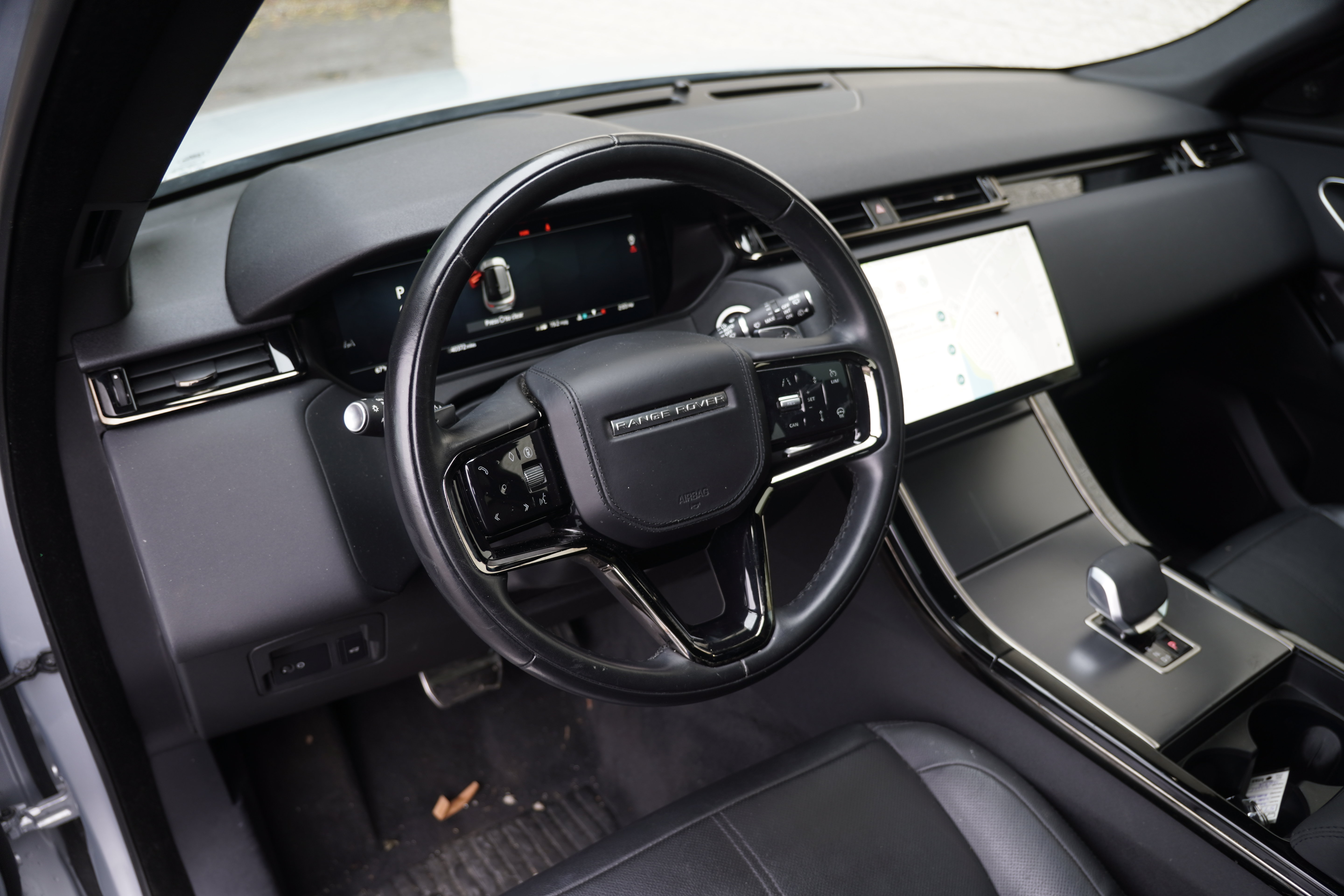 Used 2025 Land Rover Range Rover Velar Dynamic SE AWD/4WD image 3