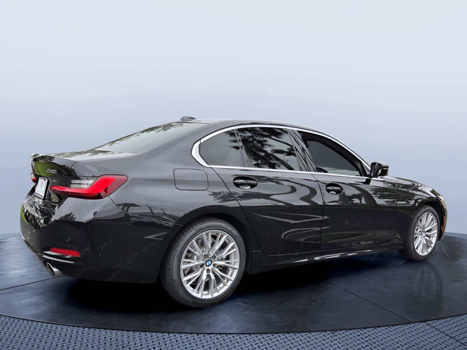 Certified 2024 BMW 330i Sedan RWD image 3