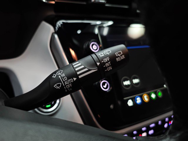 Used 2023 Chevrolet Bolt EUV Premier FWD image 22