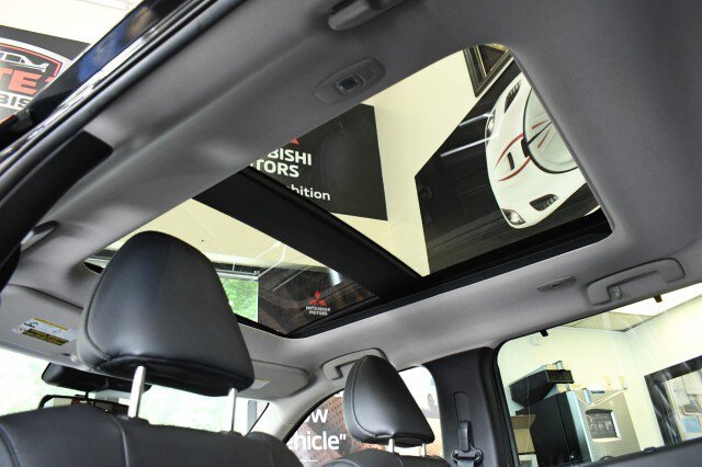 Used 2023 Mitsubishi Outlander SEL AWD/4WD image 33