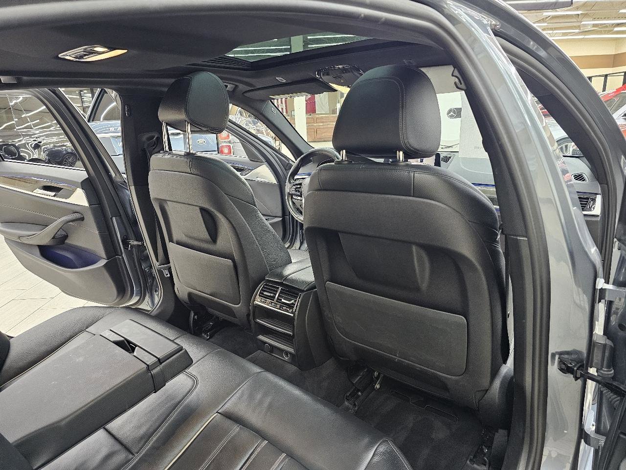 Used 2018 BMW 530i image 24