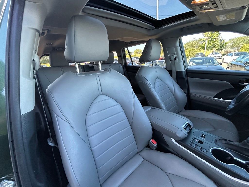 Used 2023 Toyota Highlander XLE FWD image 53