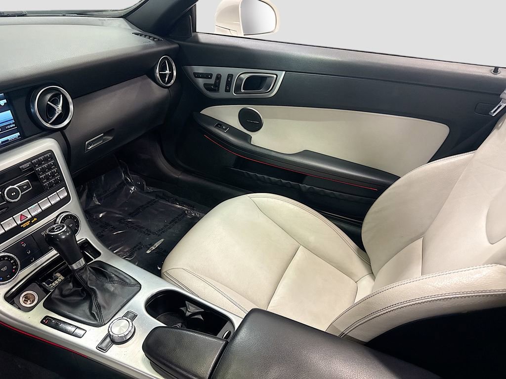 Used 2015 Mercedes-Benz SLK 350 image 25