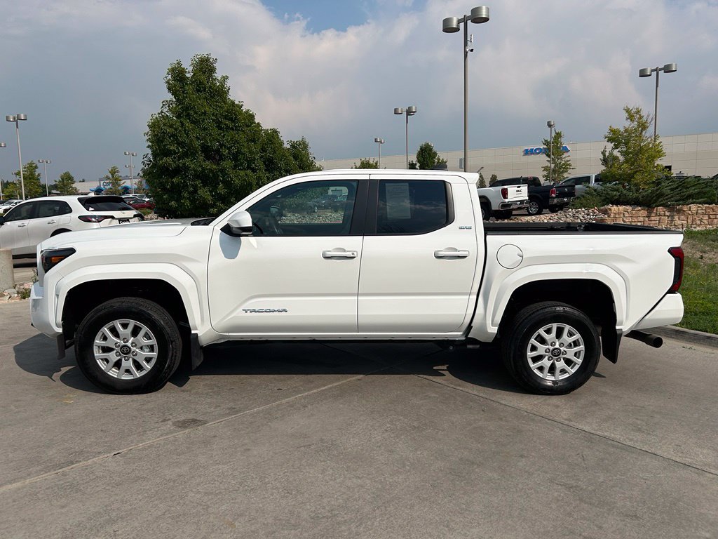 Used 2025 Toyota Tacoma SR5 AWD/4WD image 5