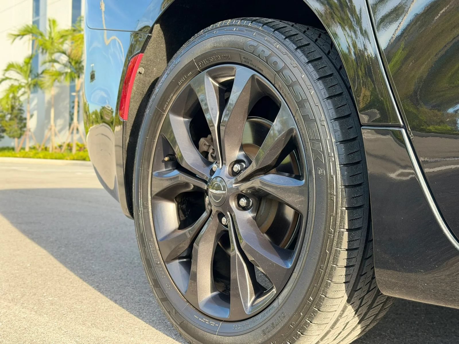 Used 2020 Chrysler Pacifica Touring w/ S Appearance Package FWD image 13