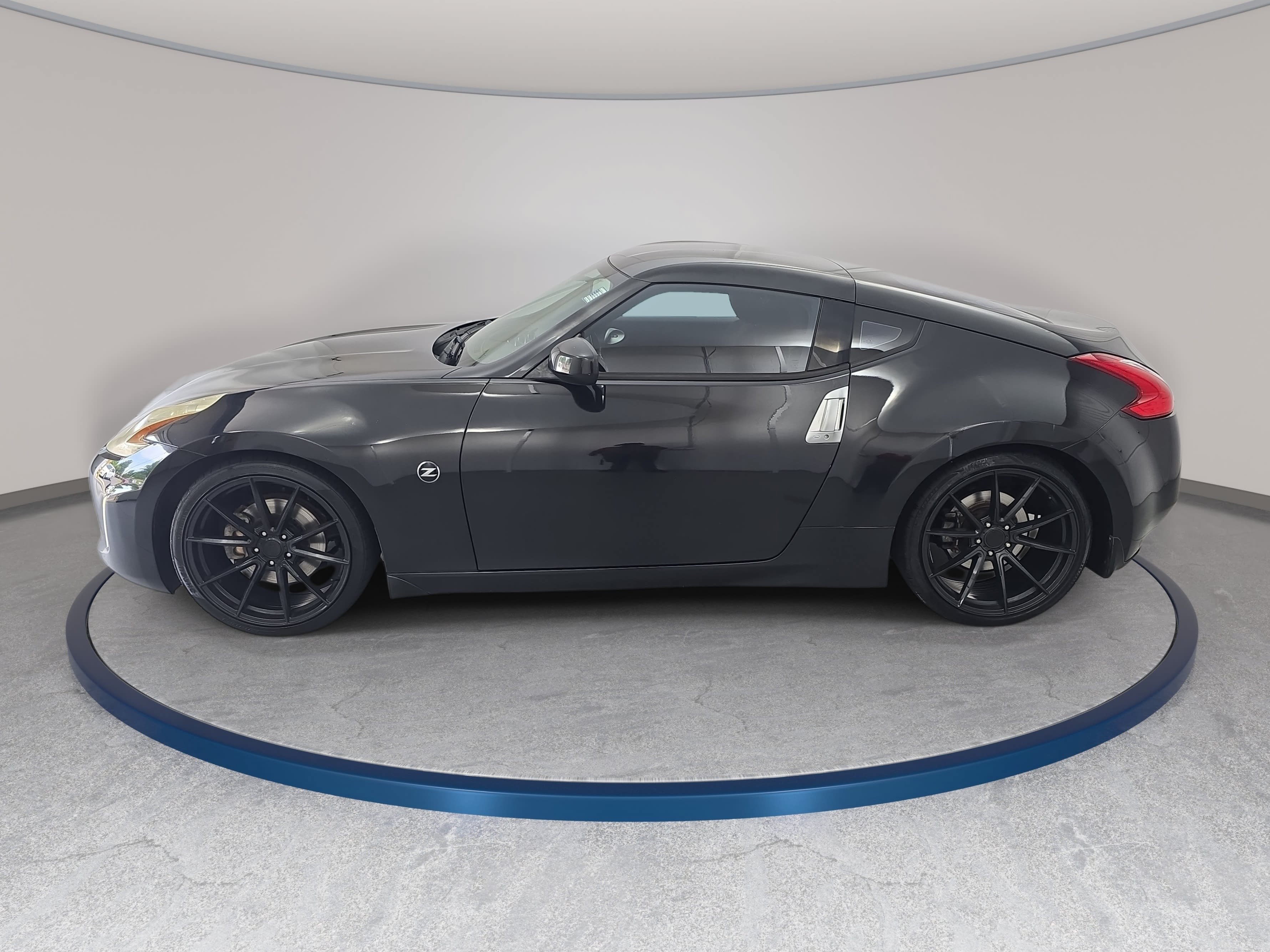Used 2016 Nissan 370Z Coupe RWD image 8