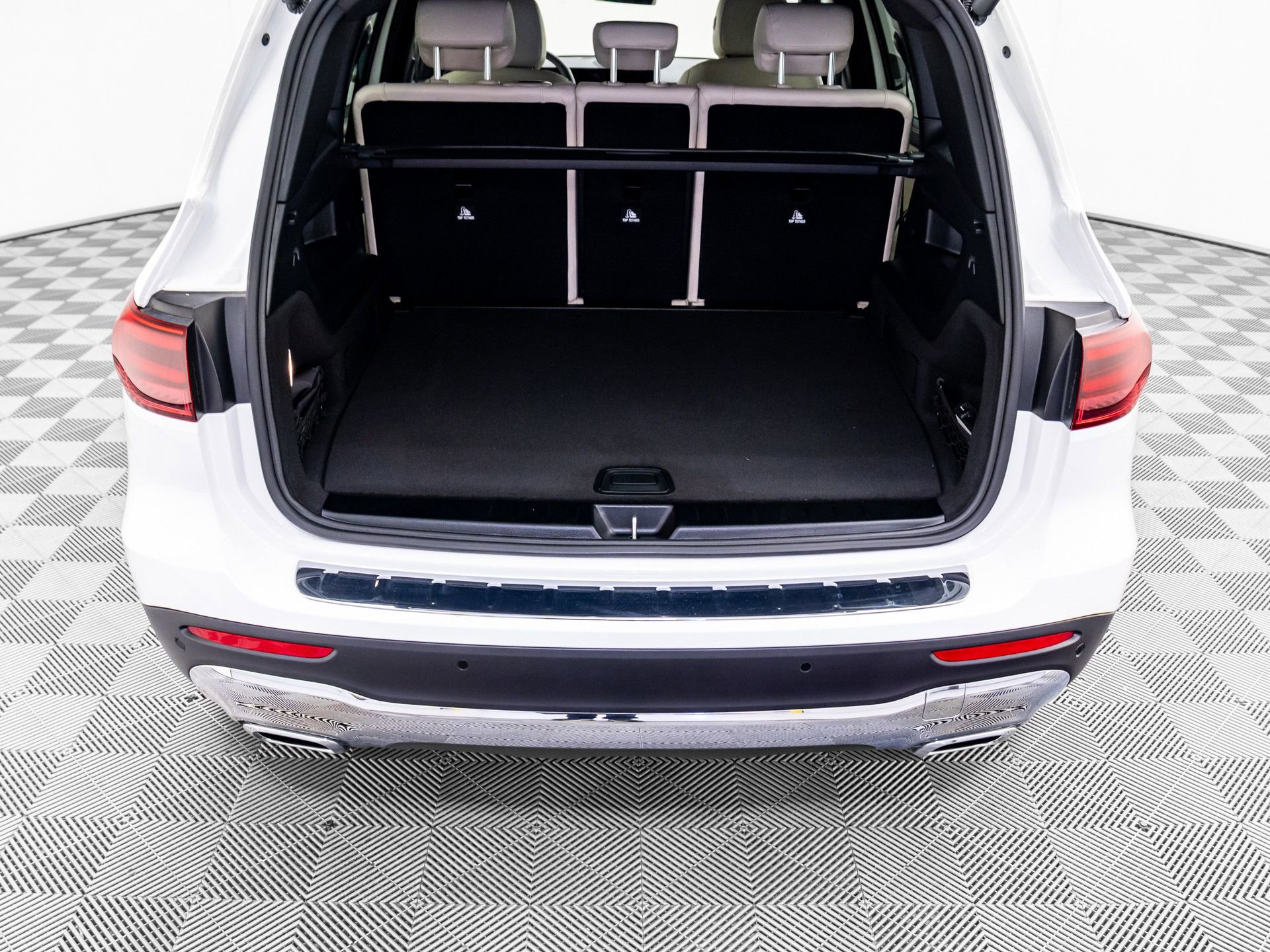 Certified 2025 Mercedes-Benz GLB 250 4MATIC image 29