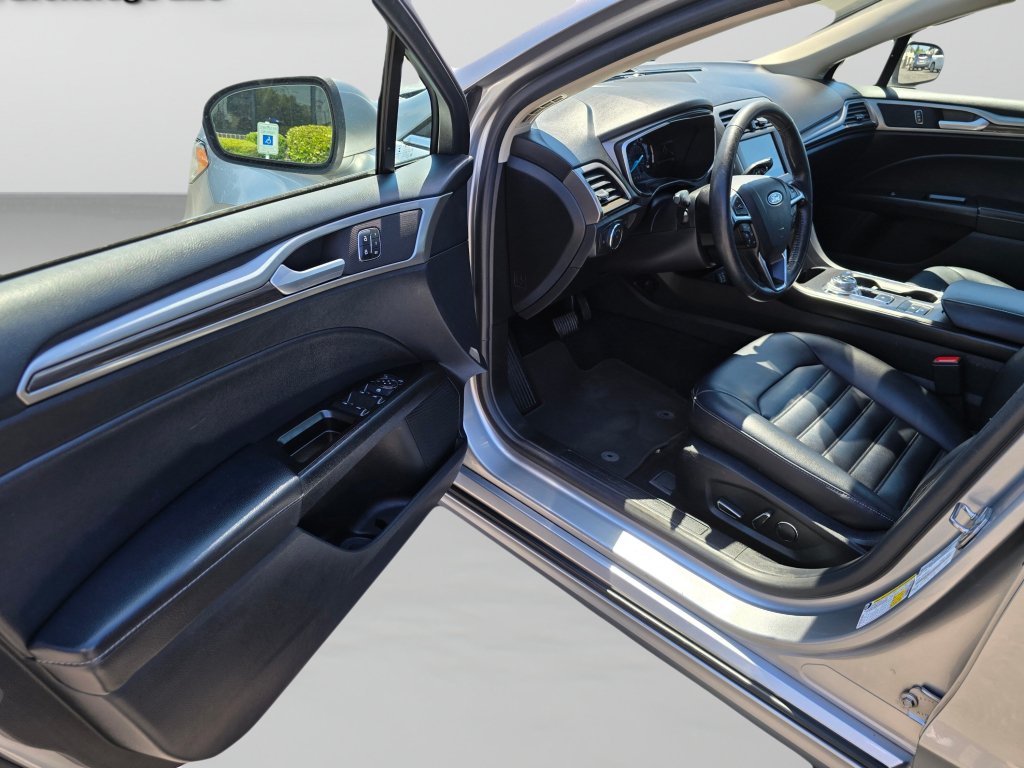 Used 2020 Ford Fusion SEL FWD image 21