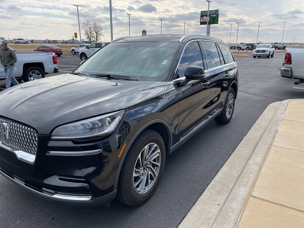 Used 2023 Lincoln Aviator AWD image 4