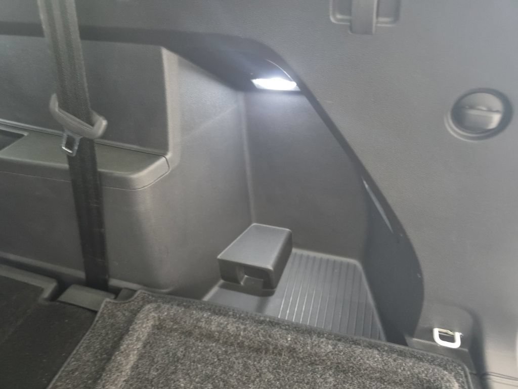 Certified 2024 Volkswagen Atlas Peak Edition SE AWD/4WD image 18