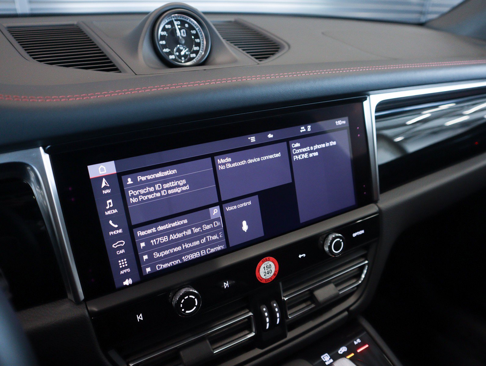 Certified 2023 Porsche Macan AWD/4WD image 19