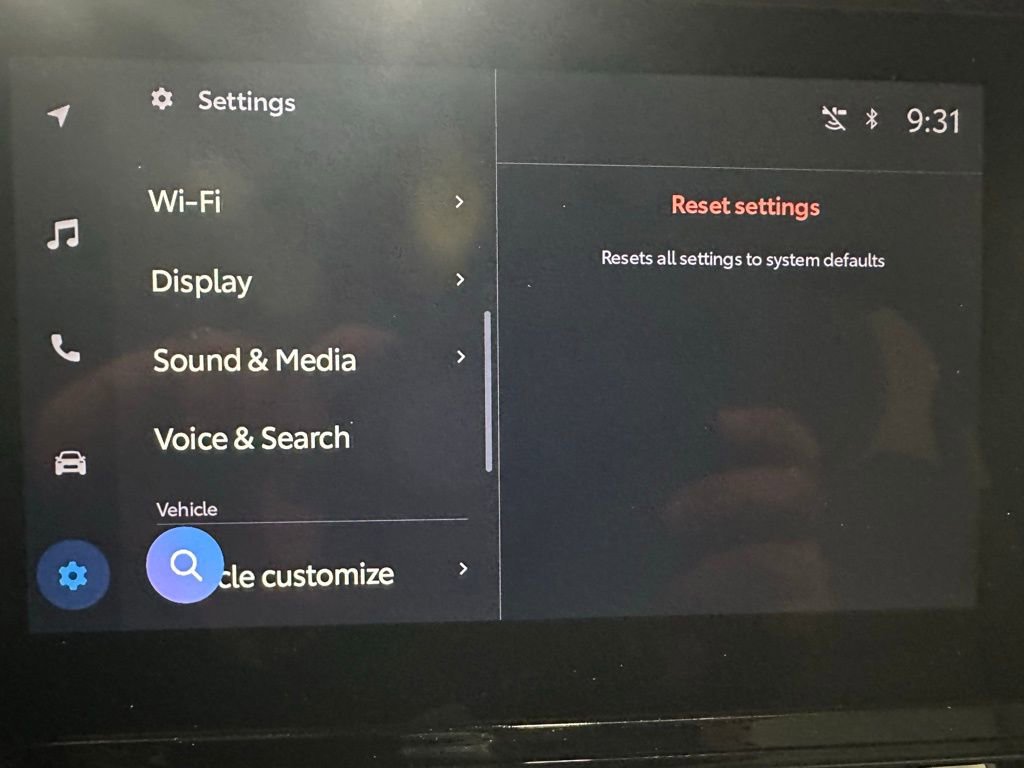 Used 2025 Toyota Sienna LE image 34