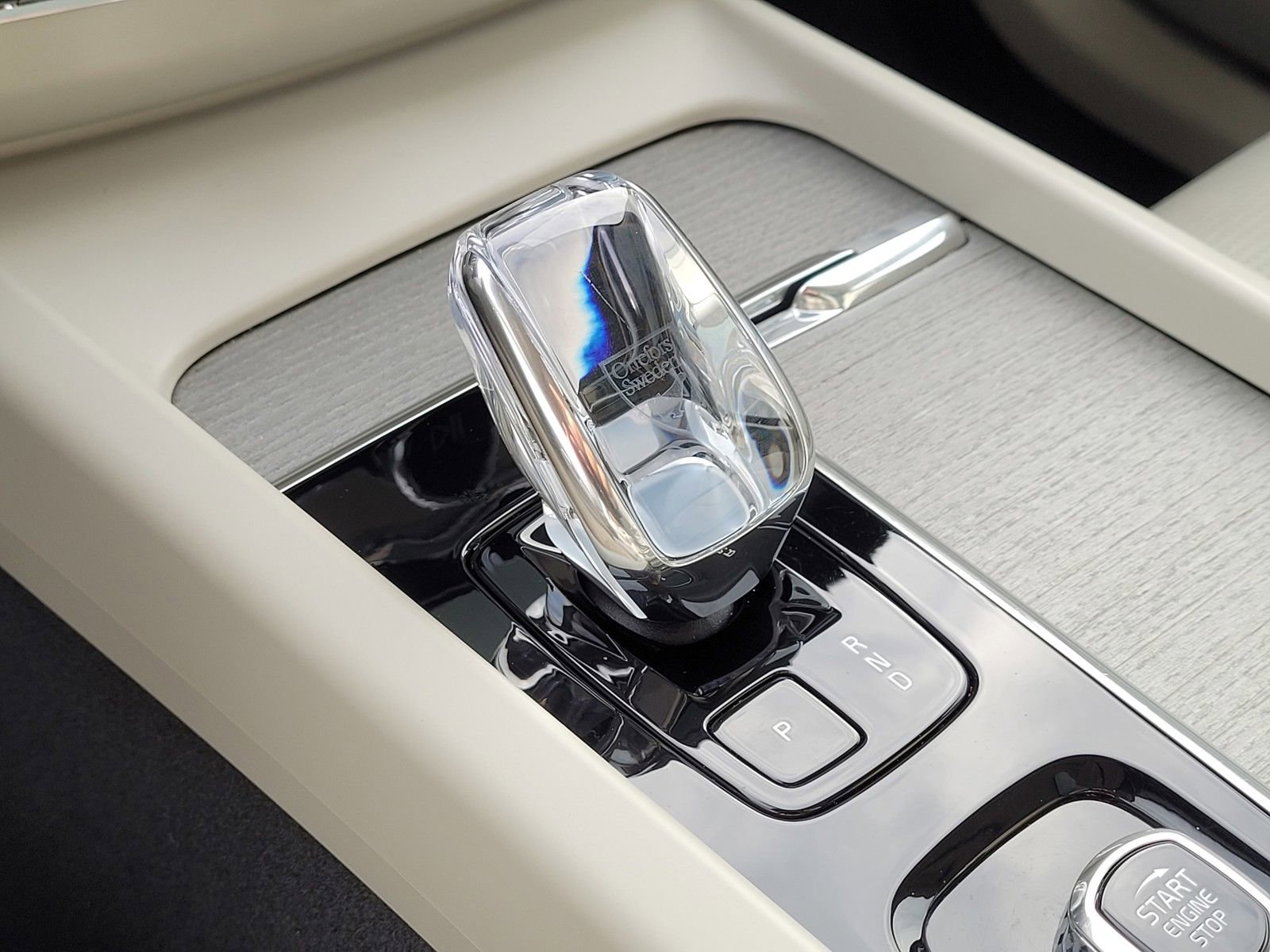 Certified 2023 Volvo XC60 B6 Ultimate w/ Climate Package image 25