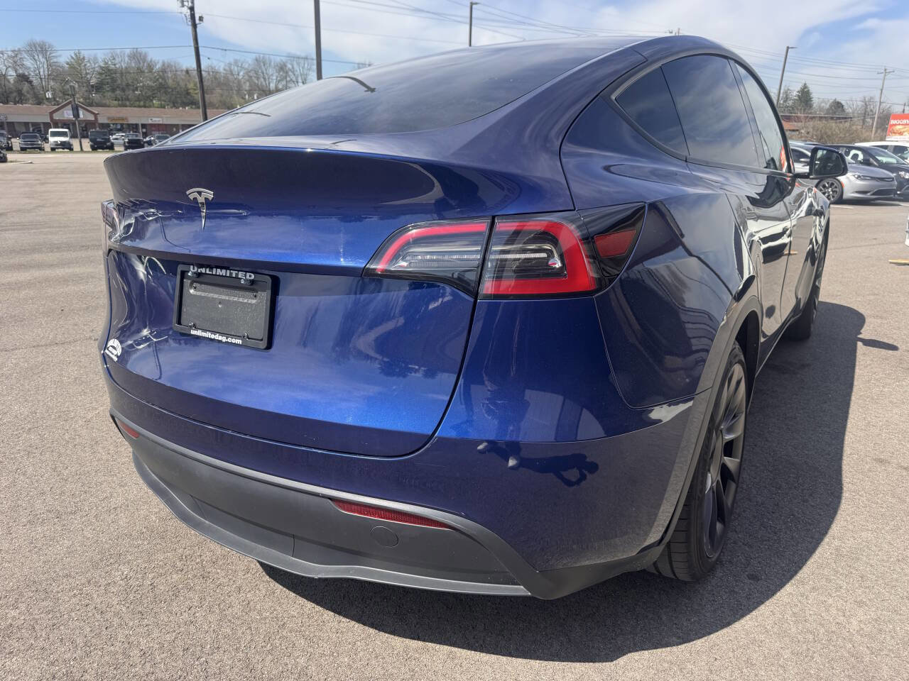 Used 2024 Tesla Model Y Long Range 4dr Crossover image 9