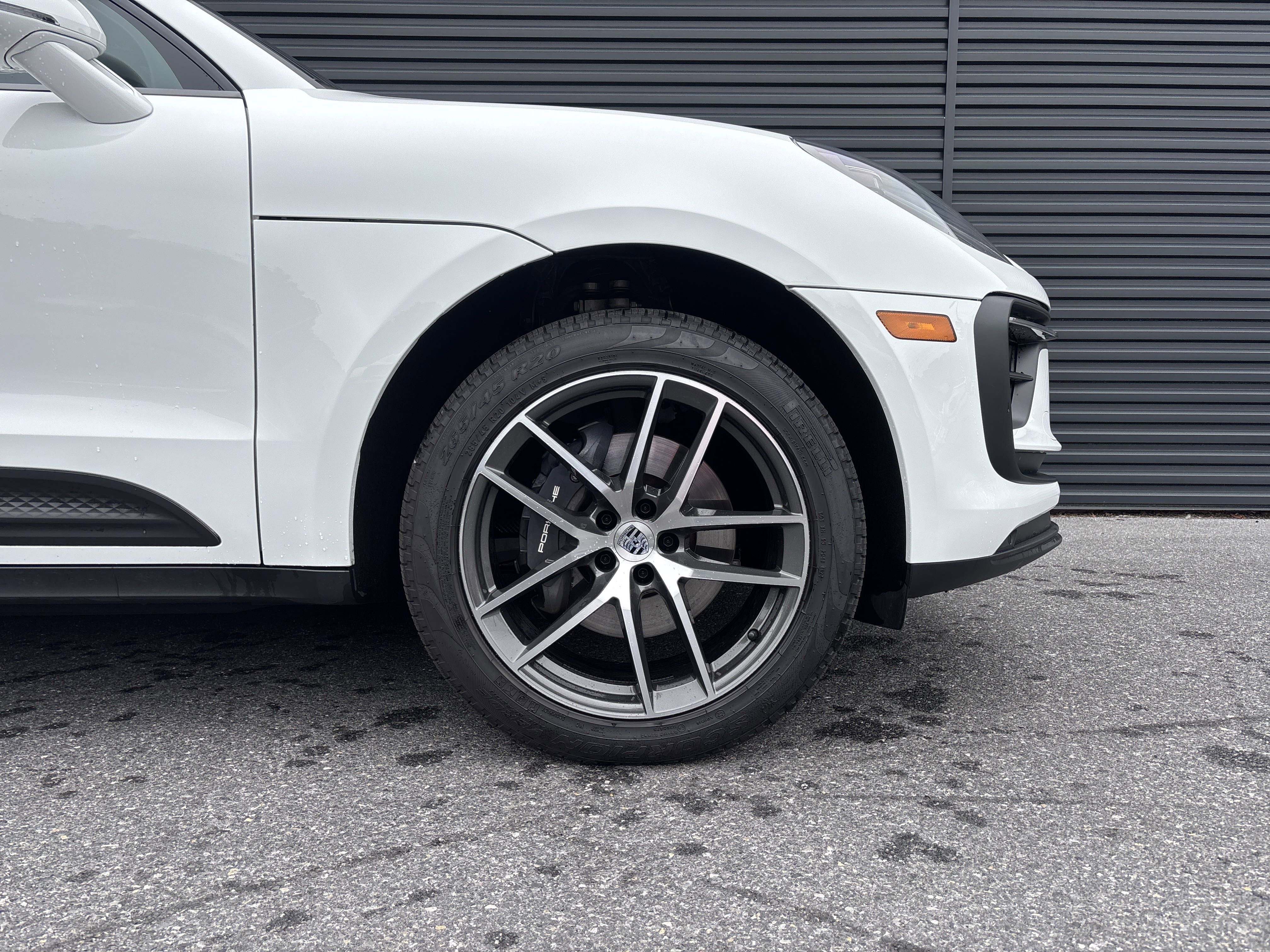 Certified 2025 Porsche Macan image 9