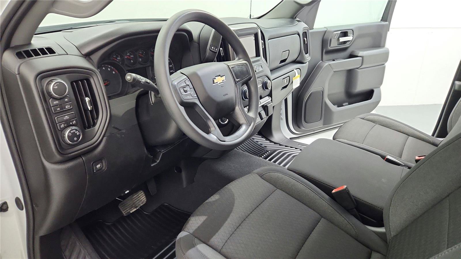 Used 2026 Chevrolet Silverado 1500 Custom AWD/4WD image 17