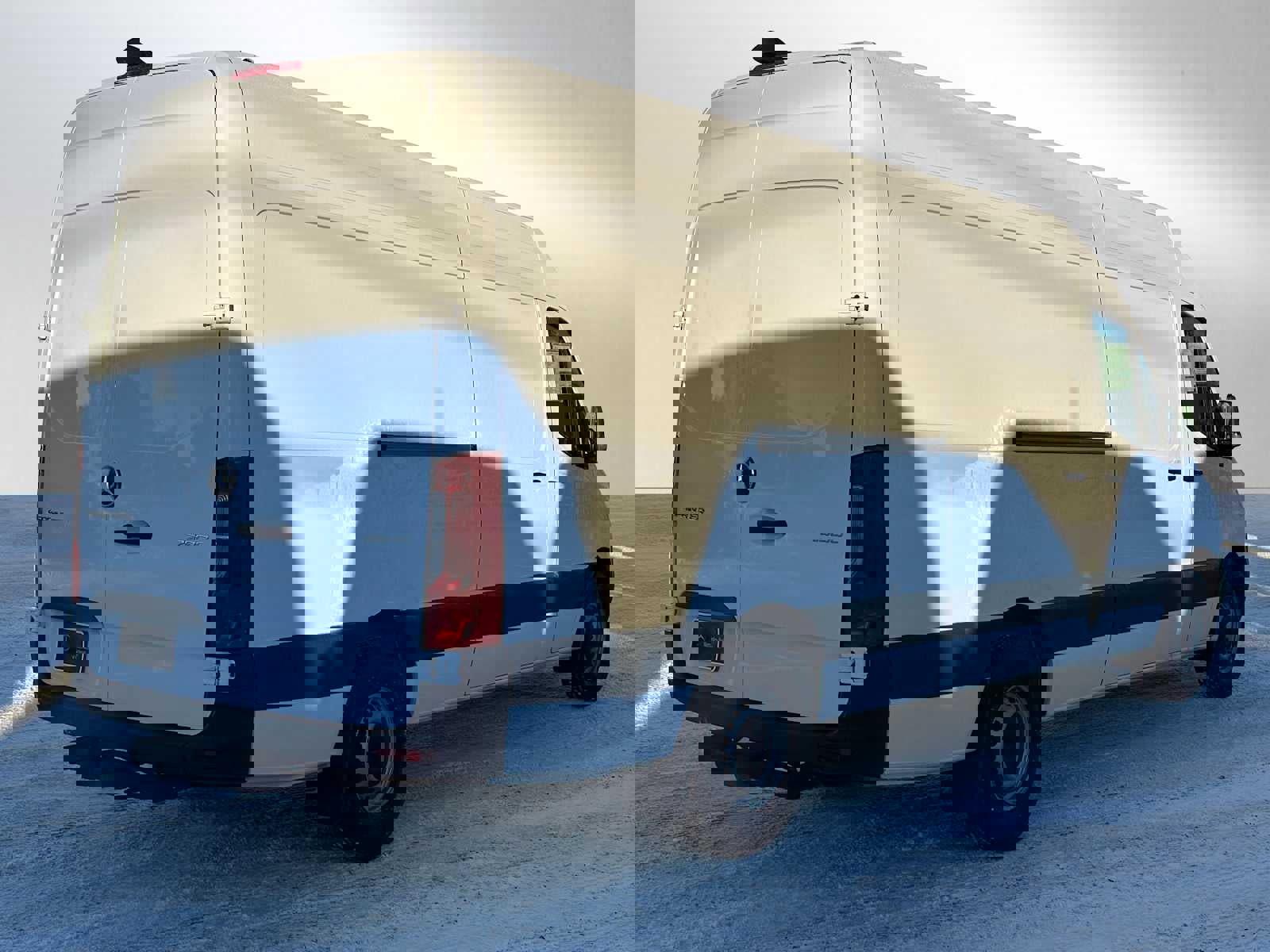 Used 2024 Mercedes-Benz Sprinter 2500 image 3