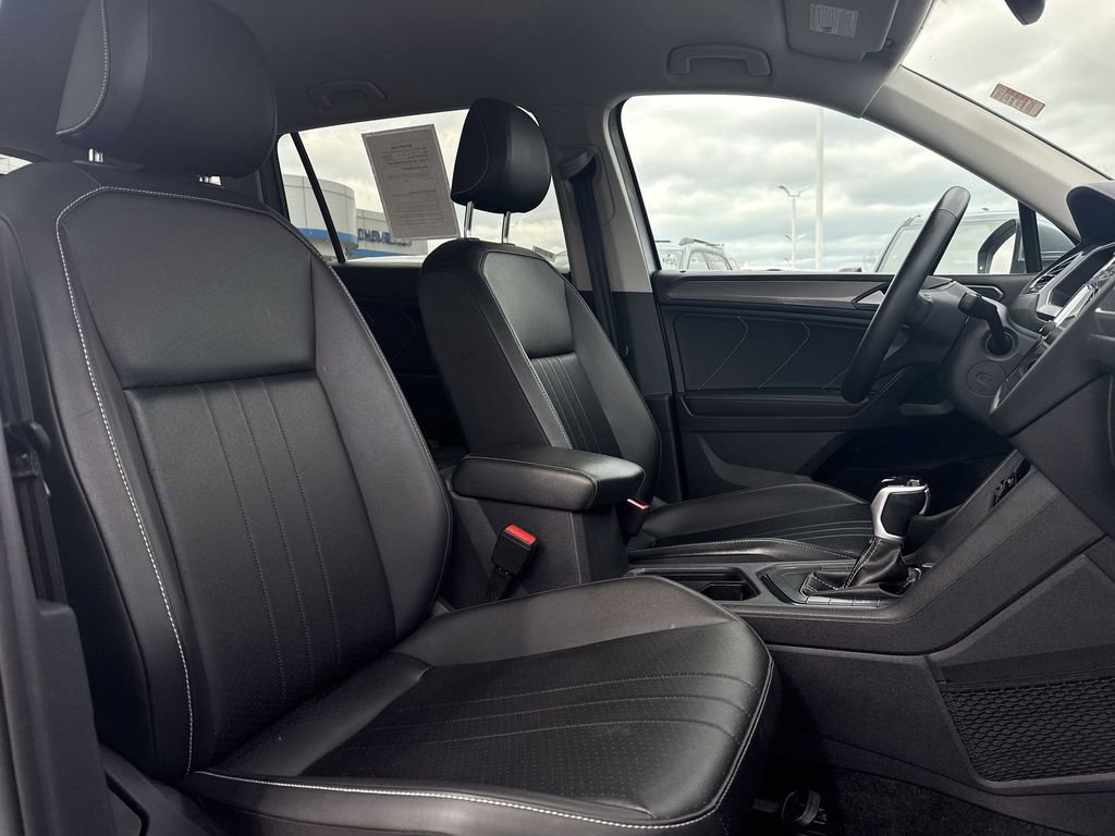 Used 2024 Volkswagen Tiguan SE image 25