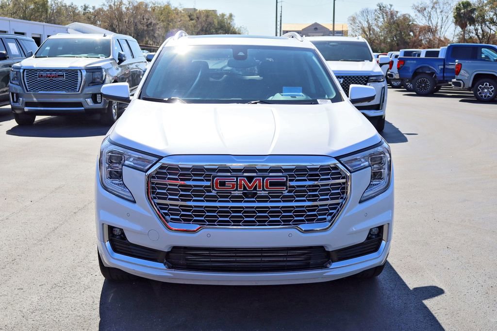Used 2023 GMC Terrain Denali w/ Denali Premium Package image 3