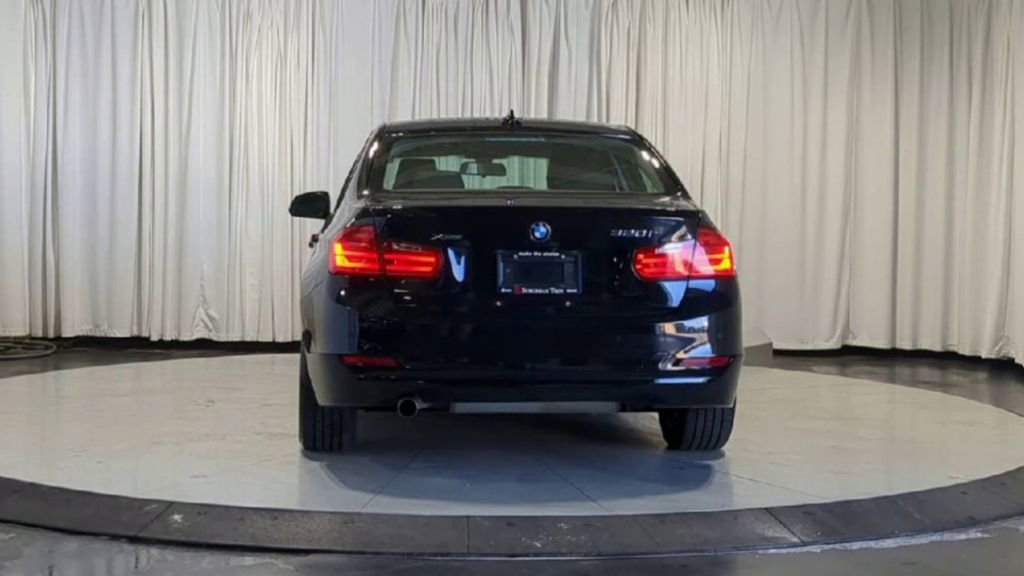 Used 2014 BMW 320i xDrive Sedan image 9