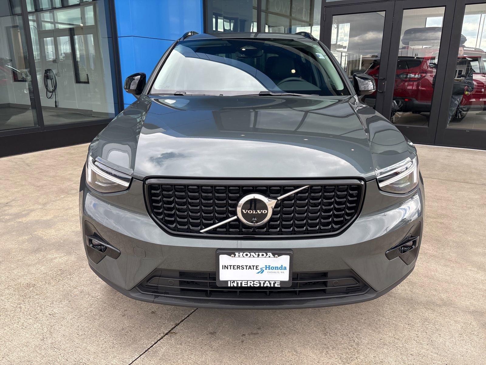 Used 2026 Volvo XC40 B5 Ultra w/ Climate Package image 2