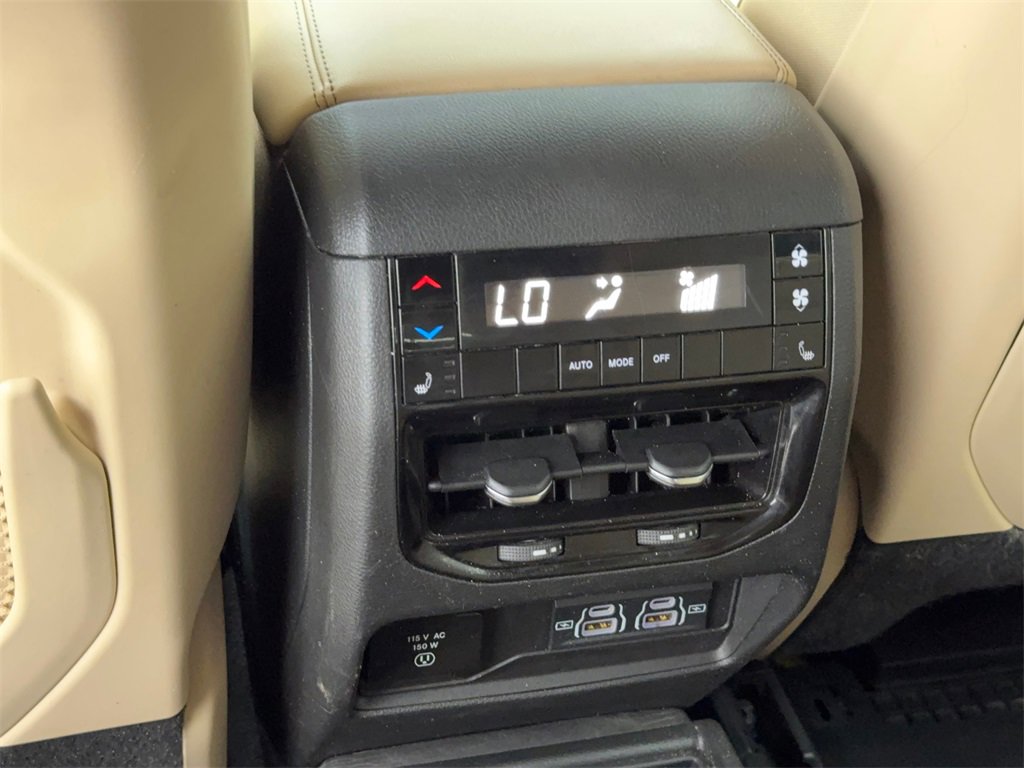 Used 2024 Jeep Grand Cherokee L Limited w/ Black Appearance Package image 40