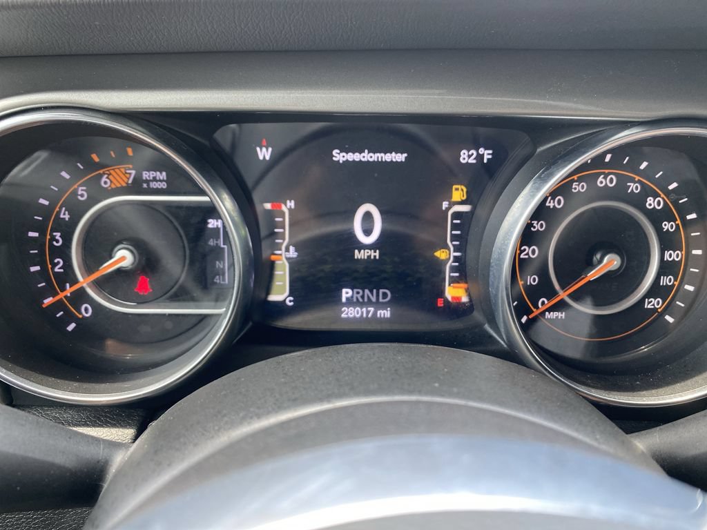 Used 2022 Jeep Wrangler Unlimited Sahara AWD/4WD image 31