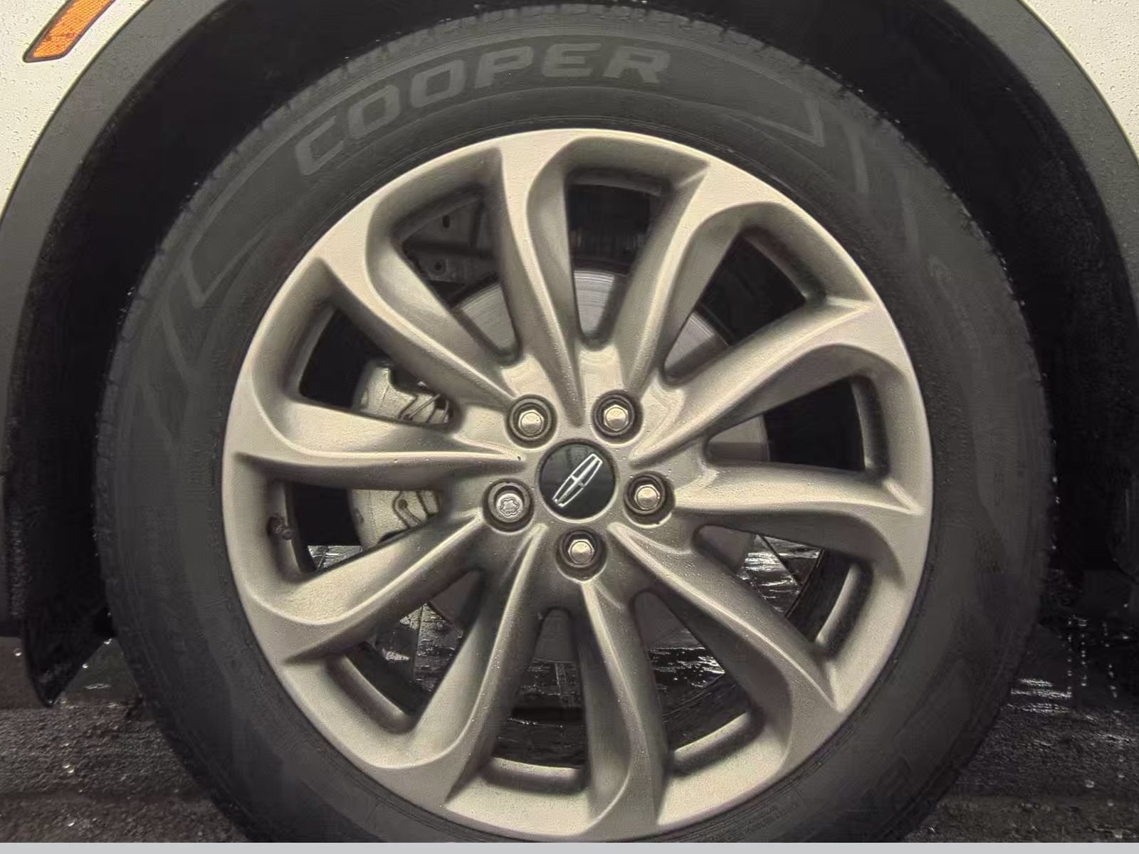 Used 2020 Lincoln Corsair AWD w/ Premium Package image 16