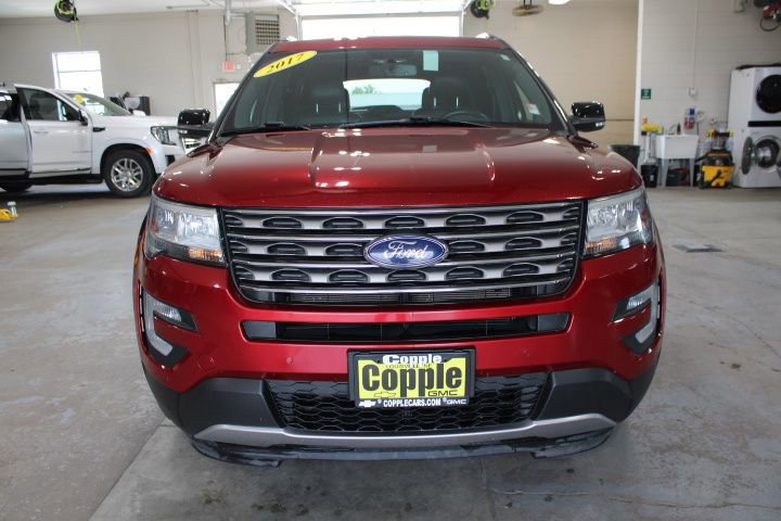 Used 2017 Ford Explorer XLT w/ Equipment Group 202A AWD/4WD image 2