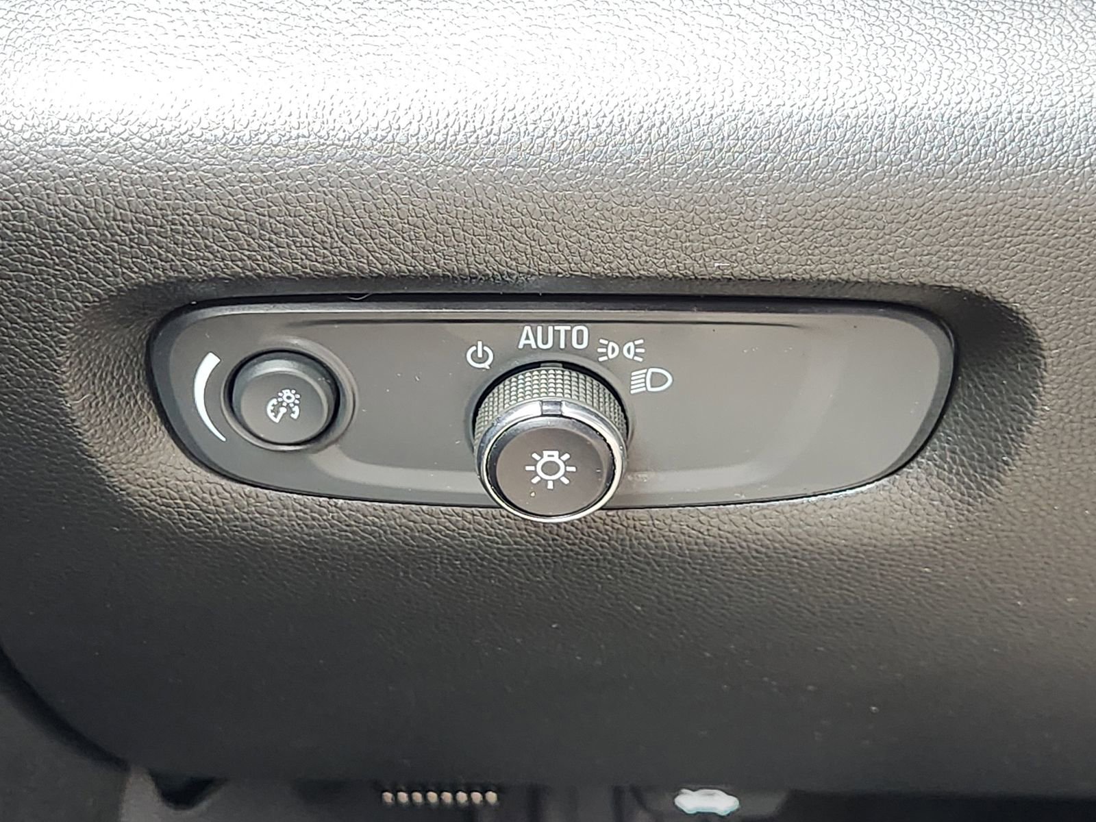 Used 2023 Chevrolet Traverse Premier w/ LPO, Roadside Safety Package FWD image 26