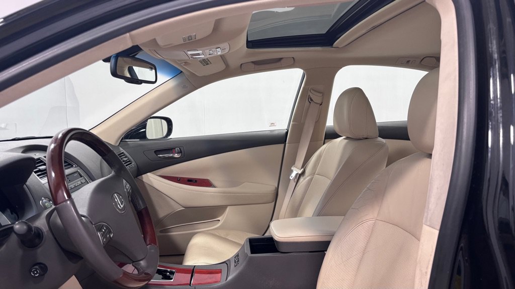 Used 2010 Lexus ES 350 w/ Preferred Accessory Package FWD image 12