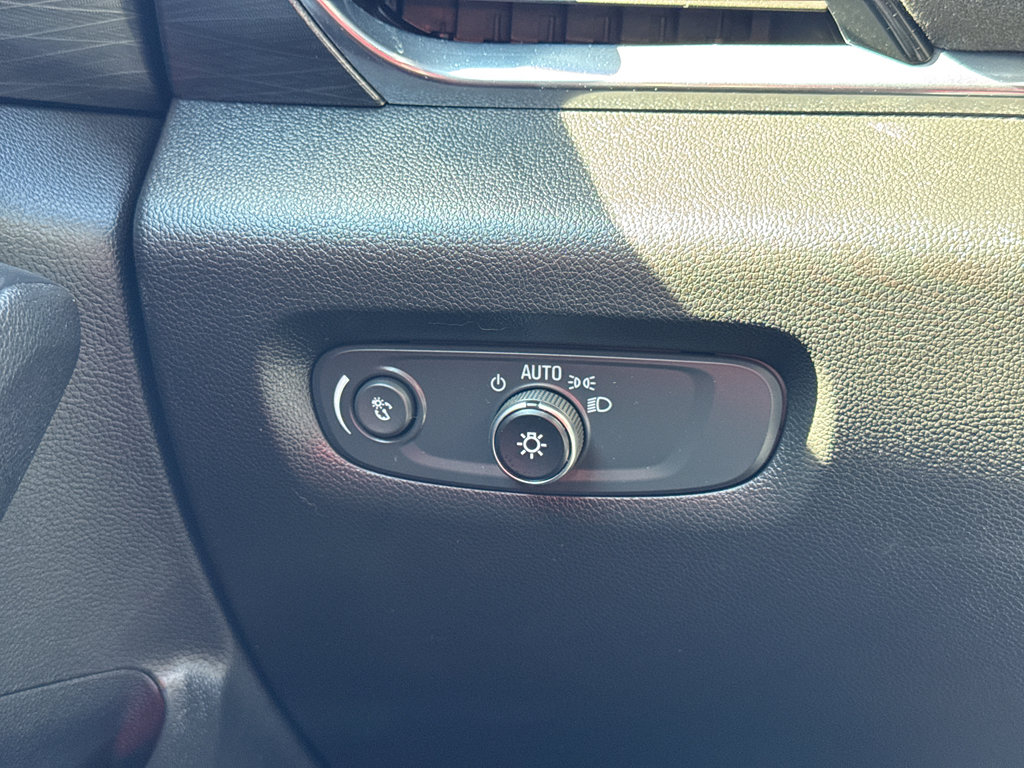 Used 2022 Chevrolet Traverse High Country image 28