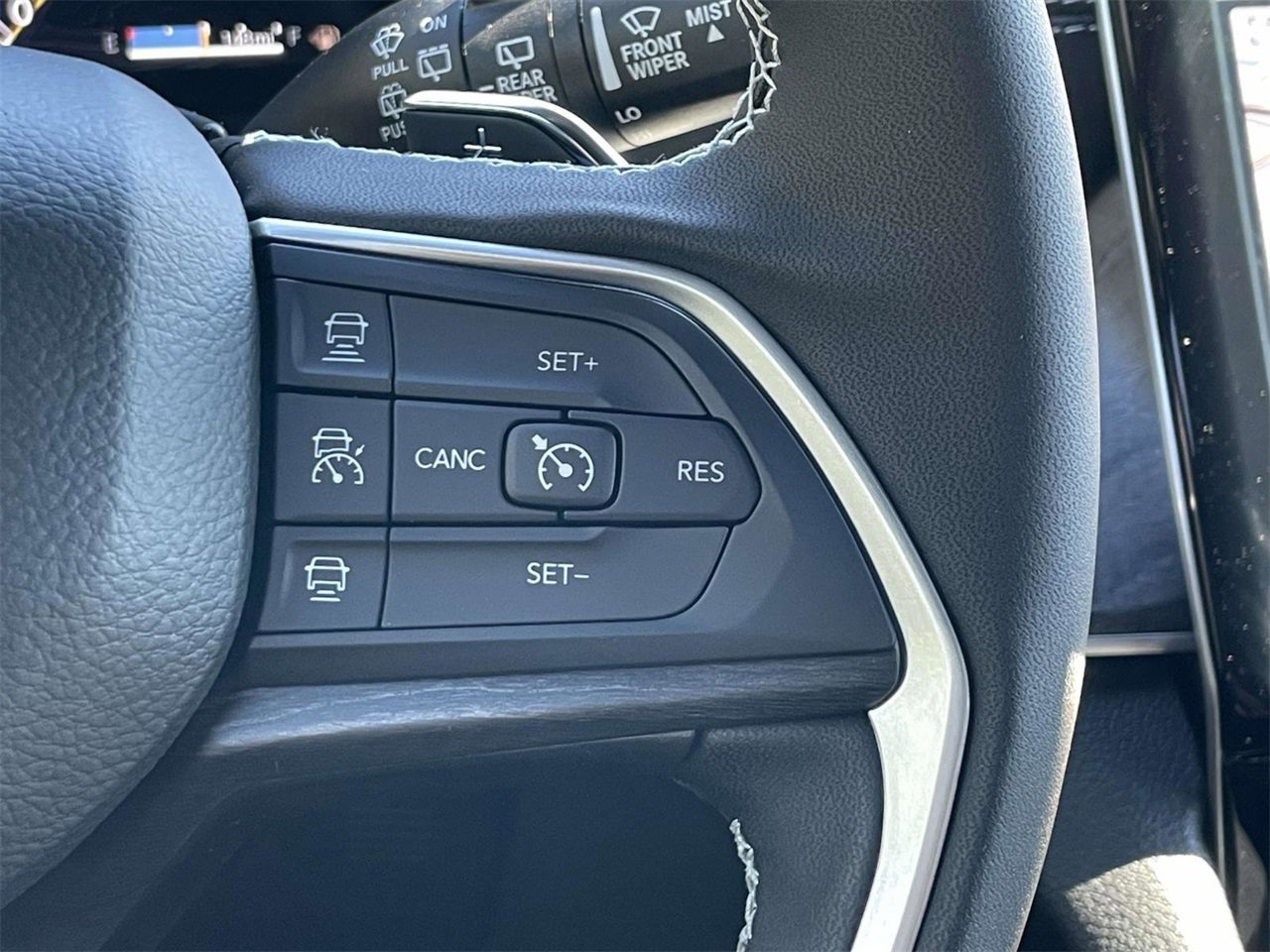 New 2025 Jeep Grand Cherokee L Limited w/ Luxury Tech Group II image 15