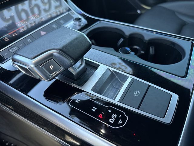 Used 2025 Audi Q8 Premium Plus AWD/4WD image 30