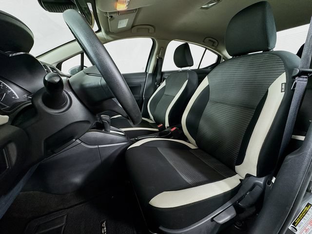 Used 2022 Nissan Versa SV FWD image 10